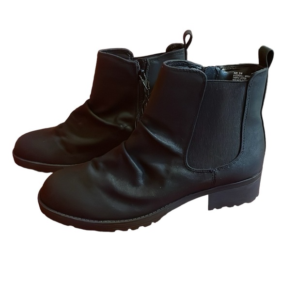 Anneliese women black, ankle boots w/ zipper sides. Has stretch side. Size 9M - Picture 5 of 10